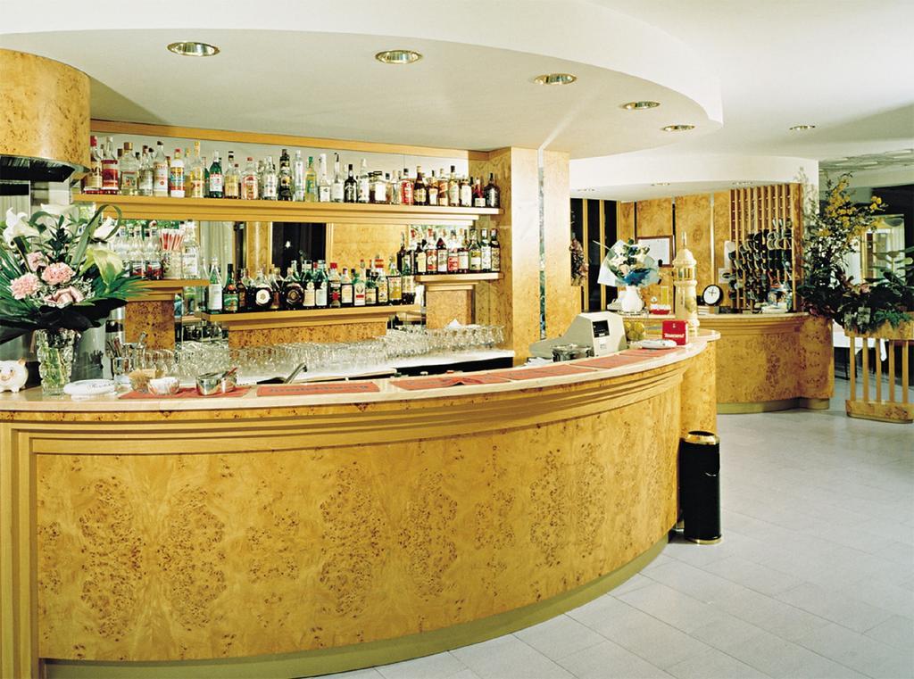 Hotel Aquila D'Oro Мисано Адриатико Екстериор снимка