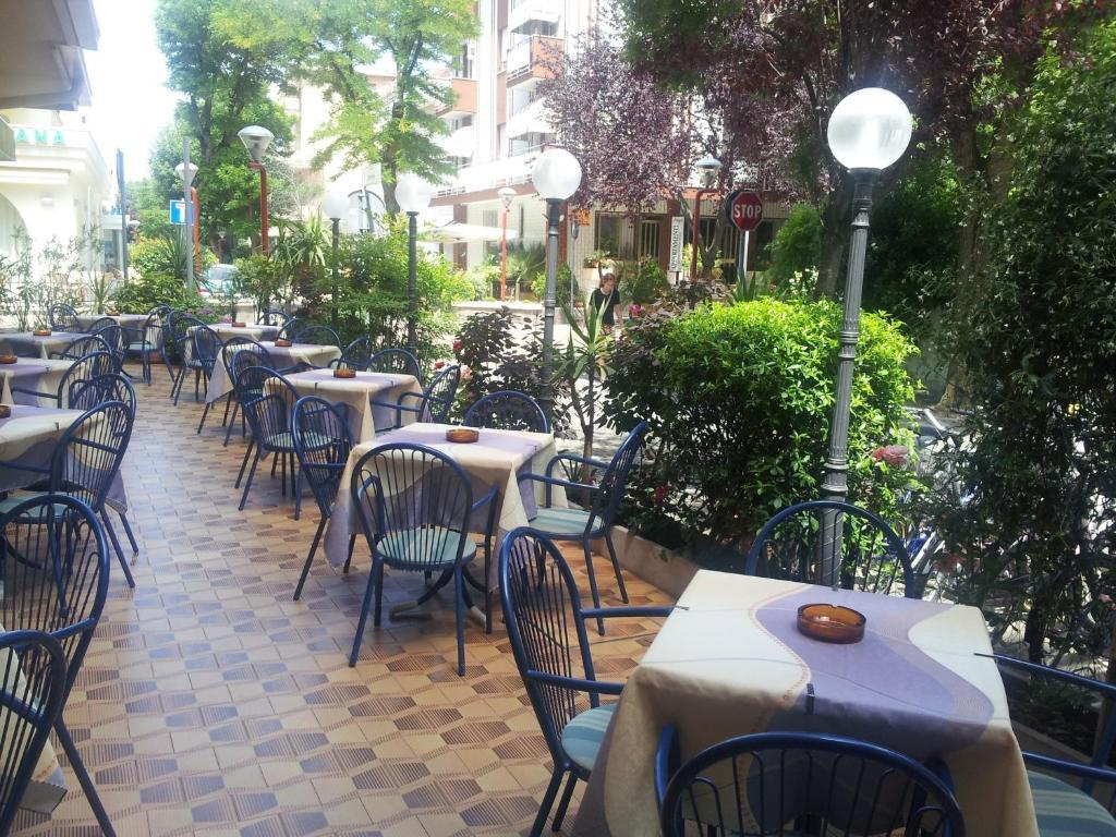 Hotel Aquila D'Oro Мисано Адриатико Екстериор снимка
