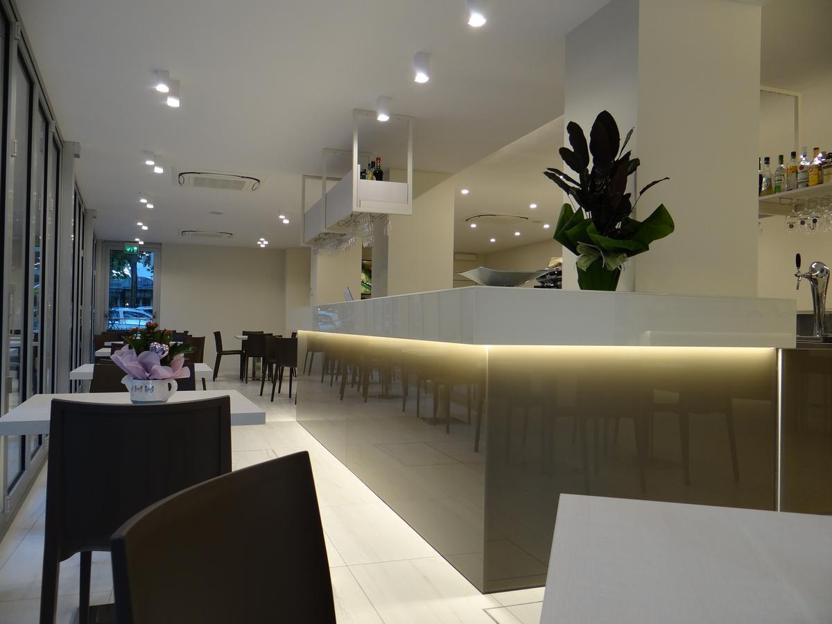 Hotel Aquila D'Oro Мисано Адриатико Екстериор снимка